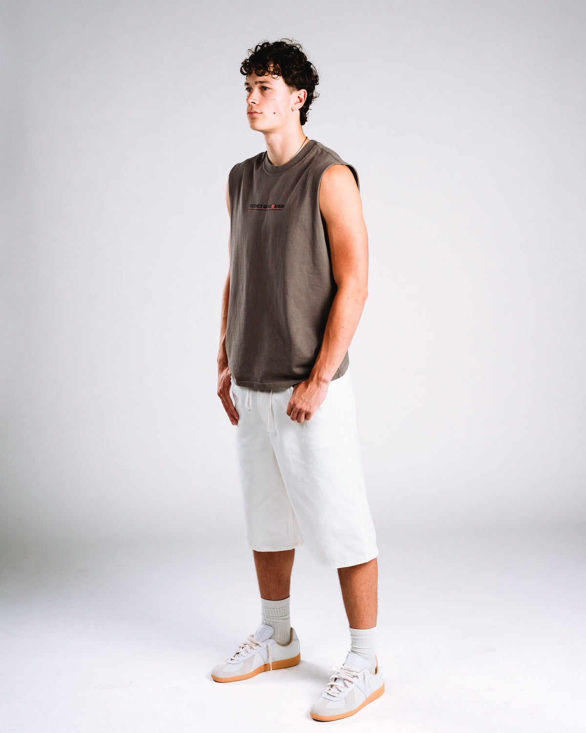 Skelly Basic, A Heavy Faded Grey Tank