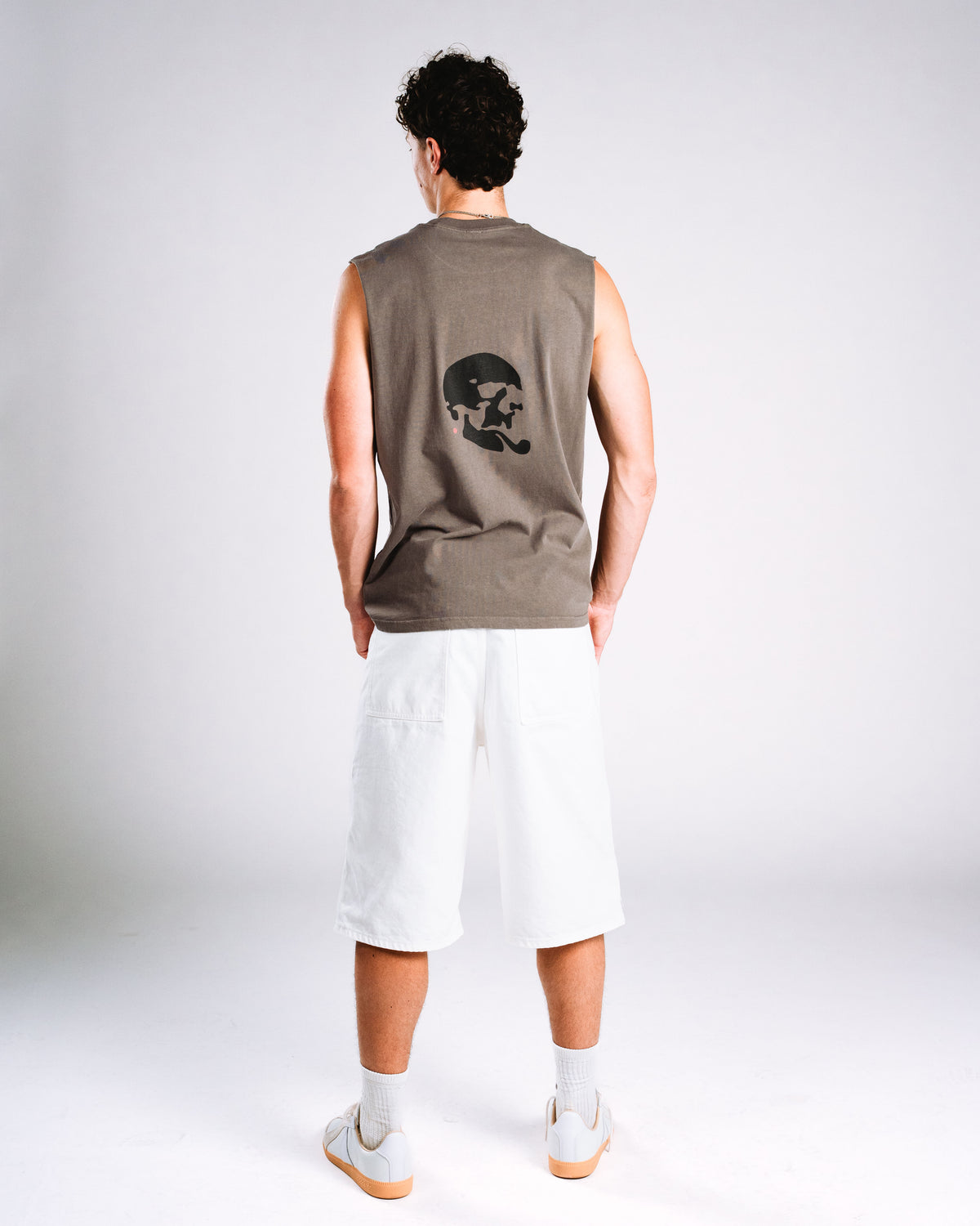 Skelly Basic, A Heavy Faded Grey Tank