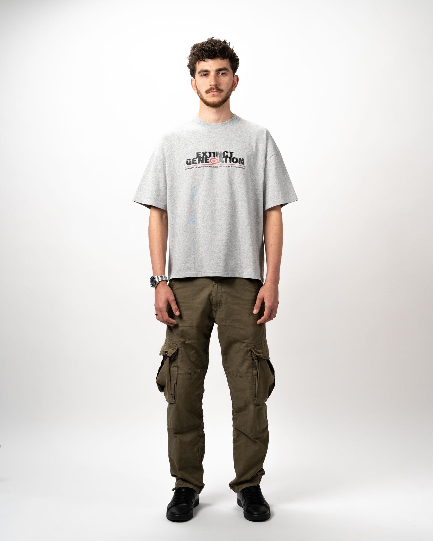 SKELLY BASIC, A GREY TEE