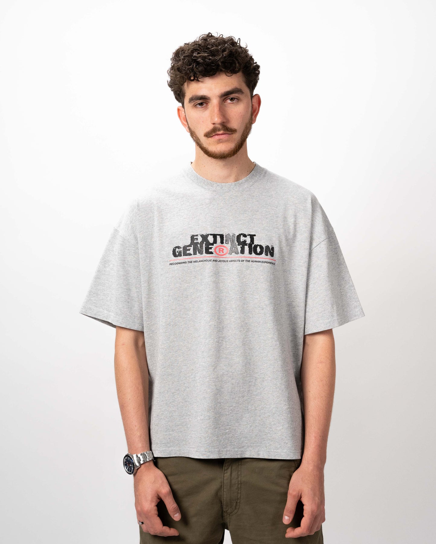 SKELLY BASIC, A GREY TEE